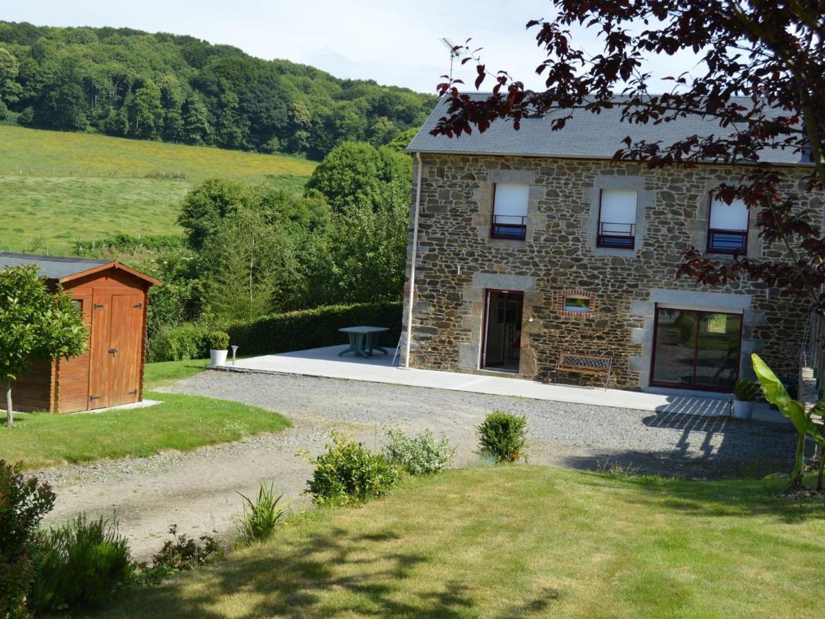 Cosy Chalet With Private Garden In Normandy Isigny-le-Buat エクステリア 写真