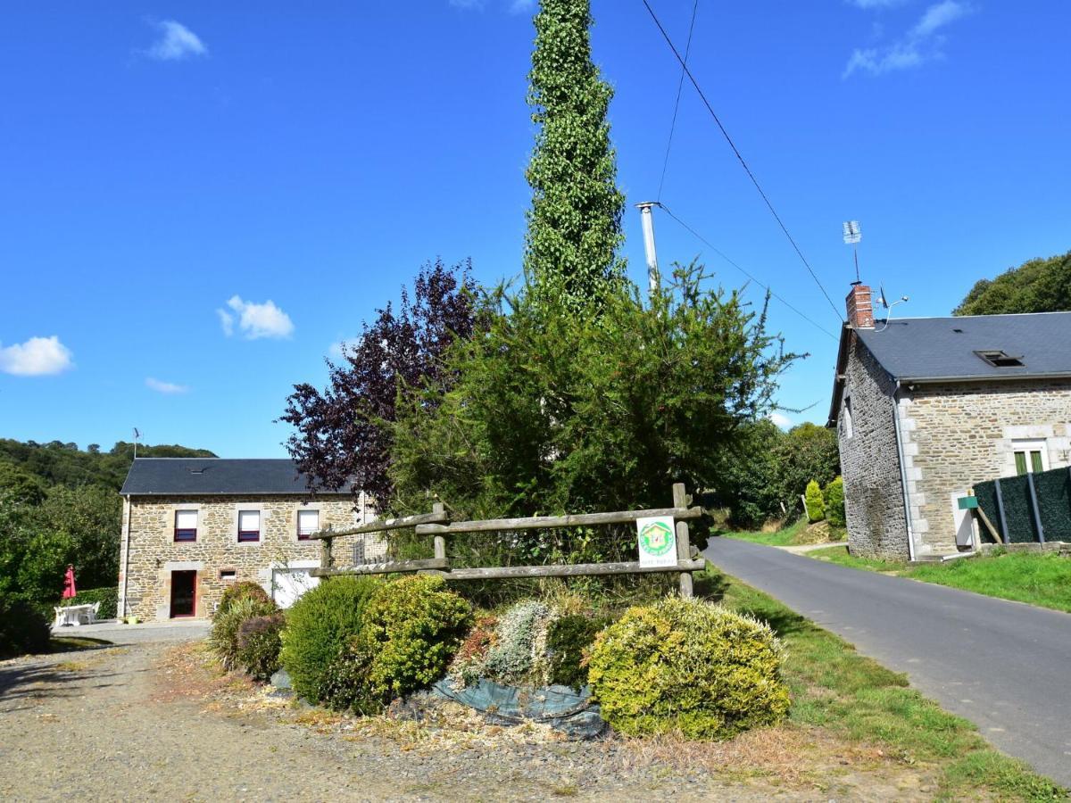 Cosy Chalet With Private Garden In Normandy Isigny-le-Buat エクステリア 写真