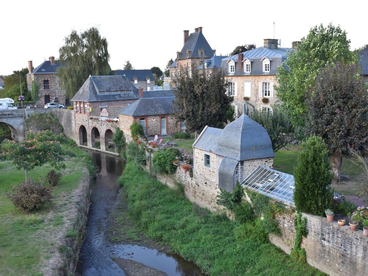 Cosy Chalet With Private Garden In Normandy Isigny-le-Buat エクステリア 写真