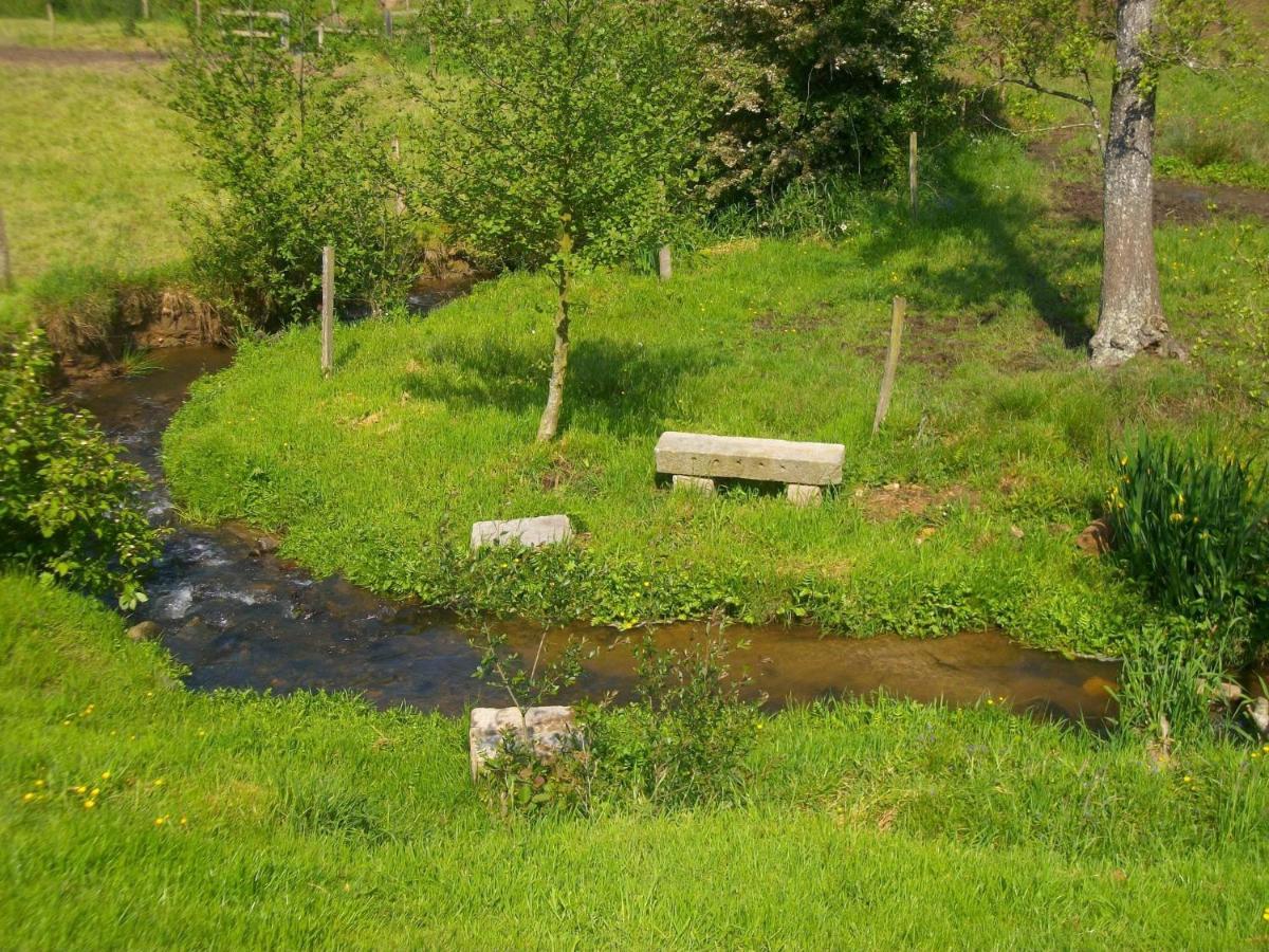 Cosy Chalet With Private Garden In Normandy Isigny-le-Buat エクステリア 写真