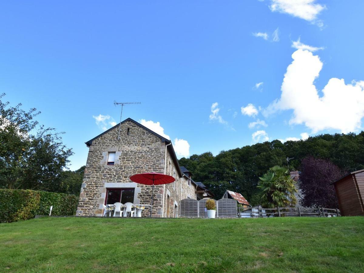 Cosy Chalet With Private Garden In Normandy Isigny-le-Buat エクステリア 写真