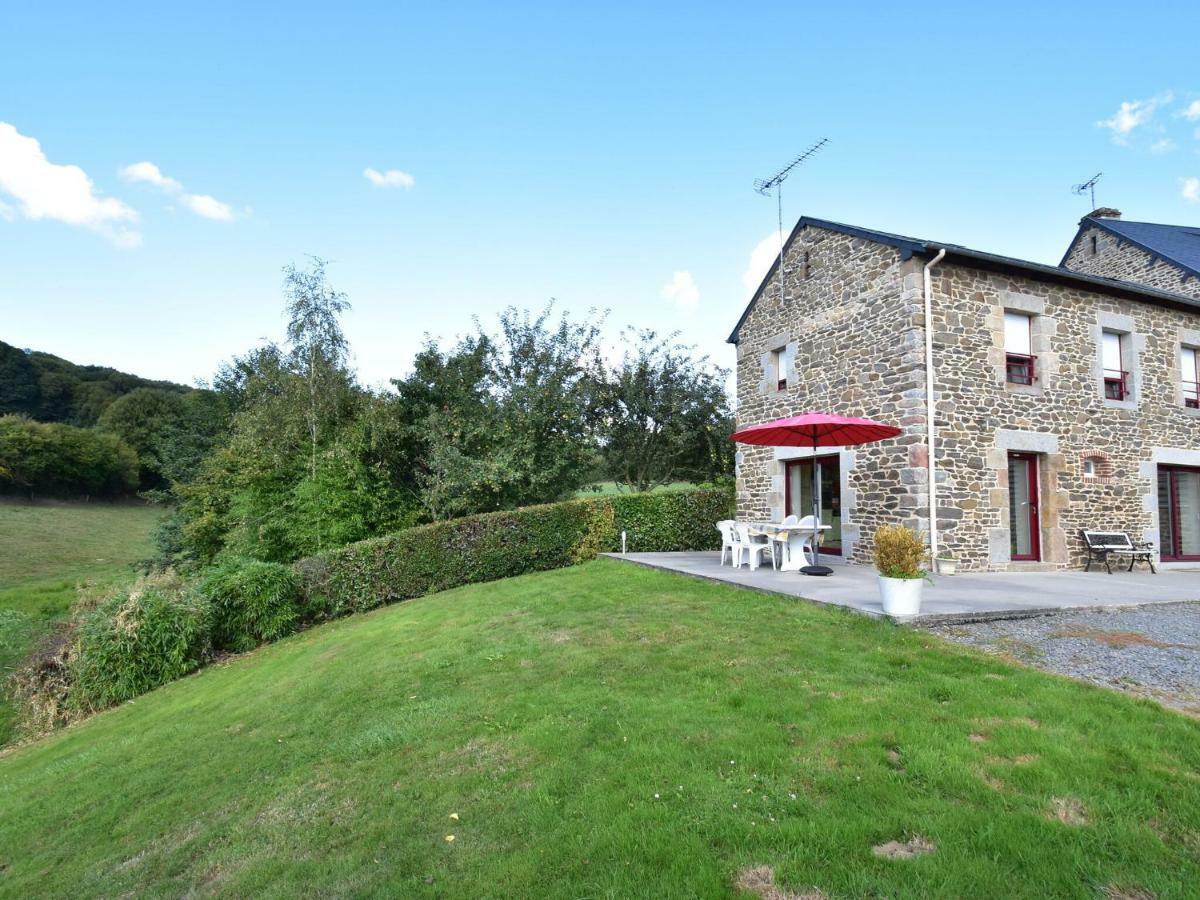 Cosy Chalet With Private Garden In Normandy Isigny-le-Buat エクステリア 写真